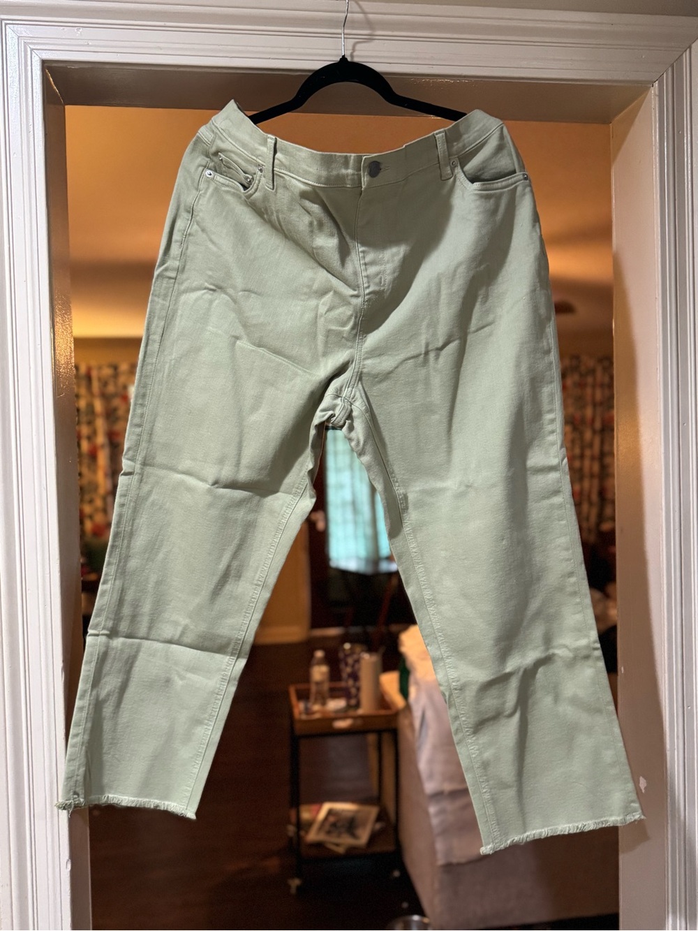 Women’s Cropped Straight Jeans in Light Sage
